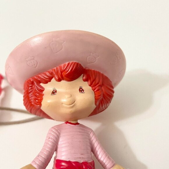 Clip On Plastic Strawberry Shortcake Figure Toy - Picture 14 of 15